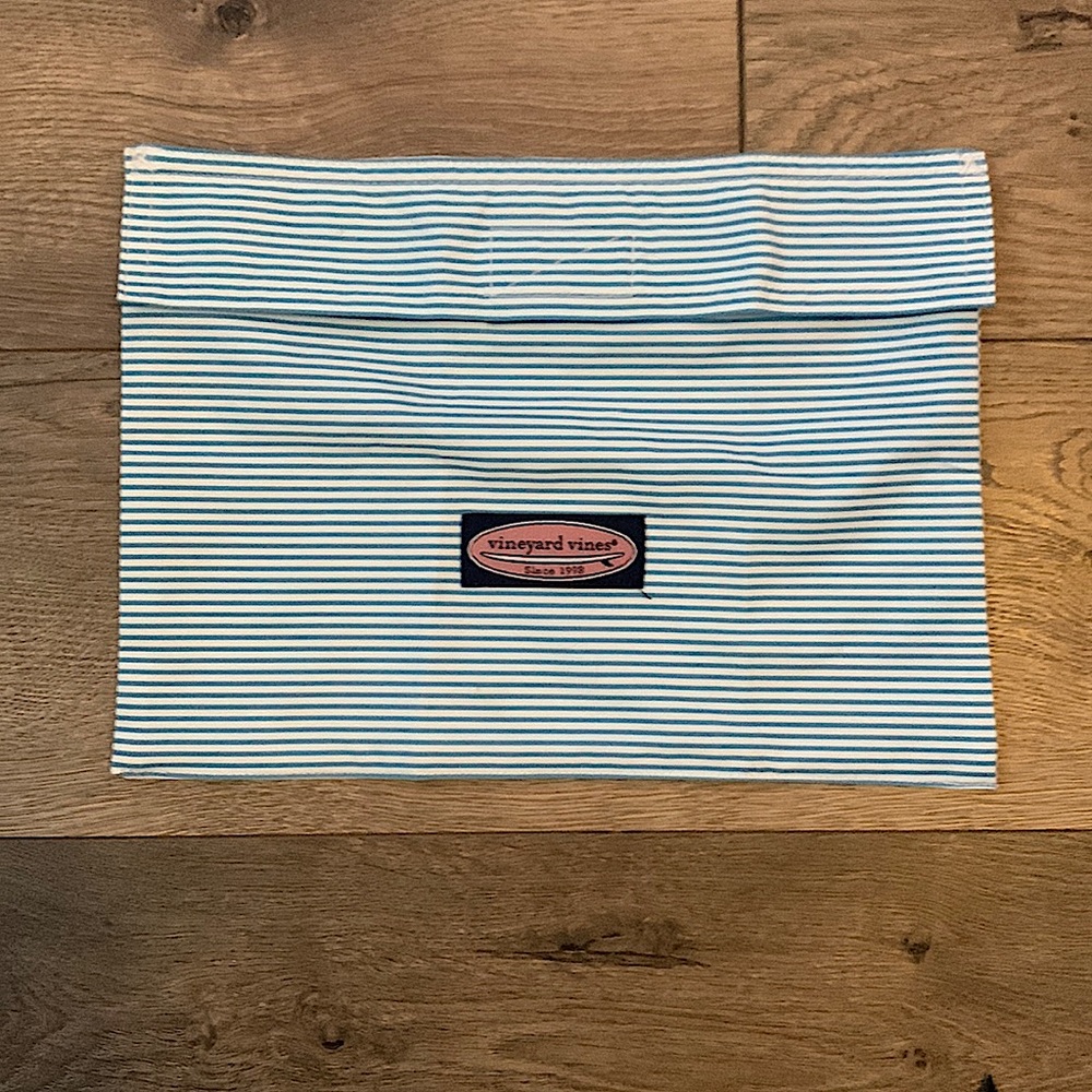 NWOT Vineyard Vines Travel Pouch Bag